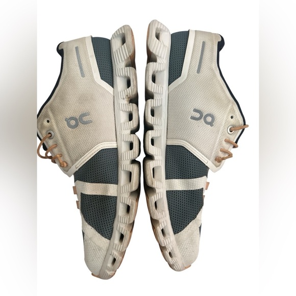 On Cloud 5 Running Shoes Women’s size 9 Gray & White - Picture 4 of 9